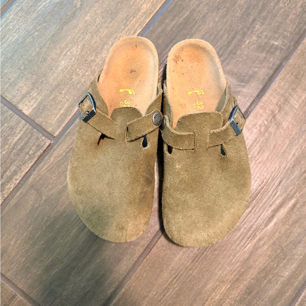 Birkenstock Kids Suede Slip-On Clogs in Olive